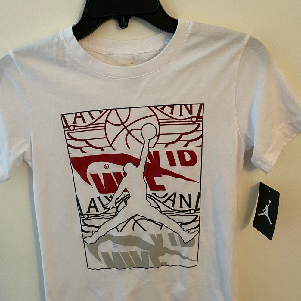 ❤️Jordan white and red boy shirt